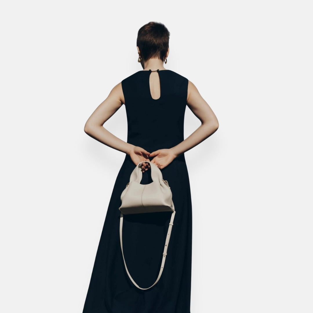 Lúcia | Saco minimalista e flexível, ideal para quem valoriza estilo e funcionalidade.