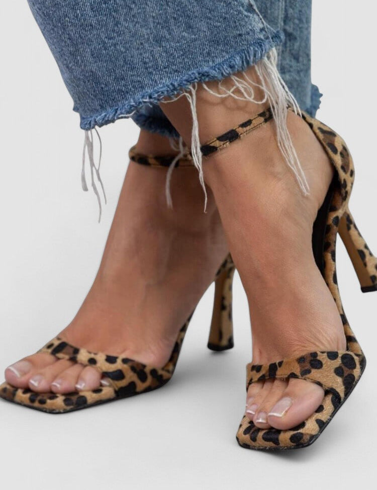 Júlia - Sandálias de salto alto com estampado leopardo