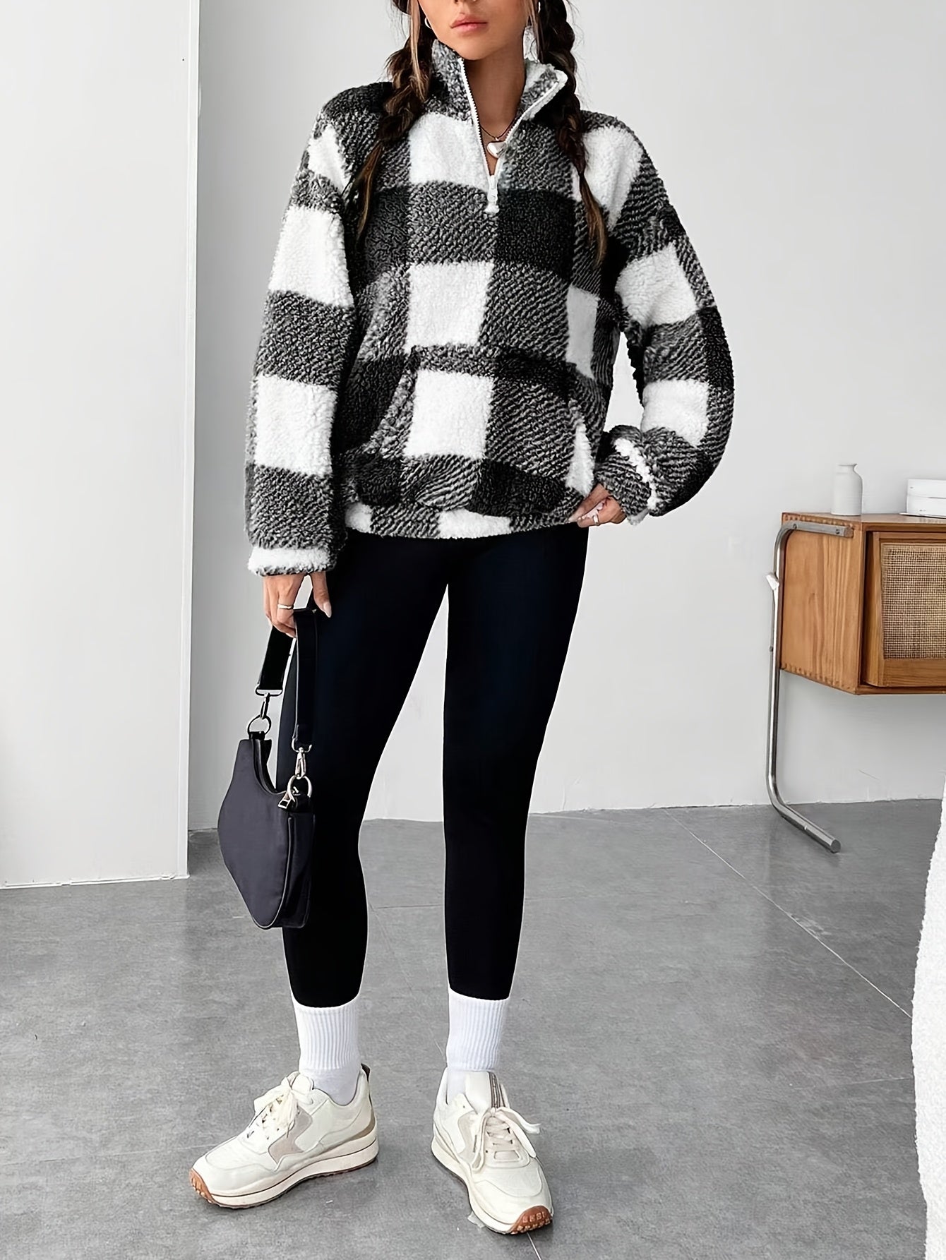 Sweat Xadrez Plush com Gola Alta