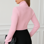Suéter de Tricô Rosa Claro com Gola Alta – Estilo Confortável e Sofisticado