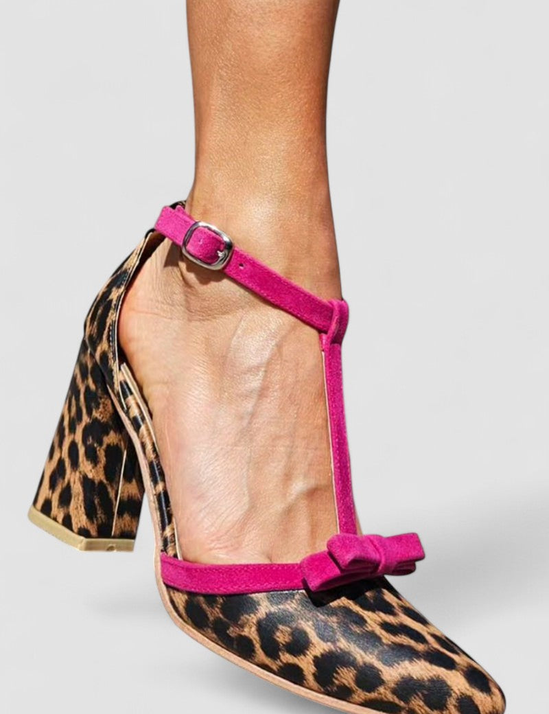 Leontina - Sandálias verdes com padrão leopardo e detalhe colorido