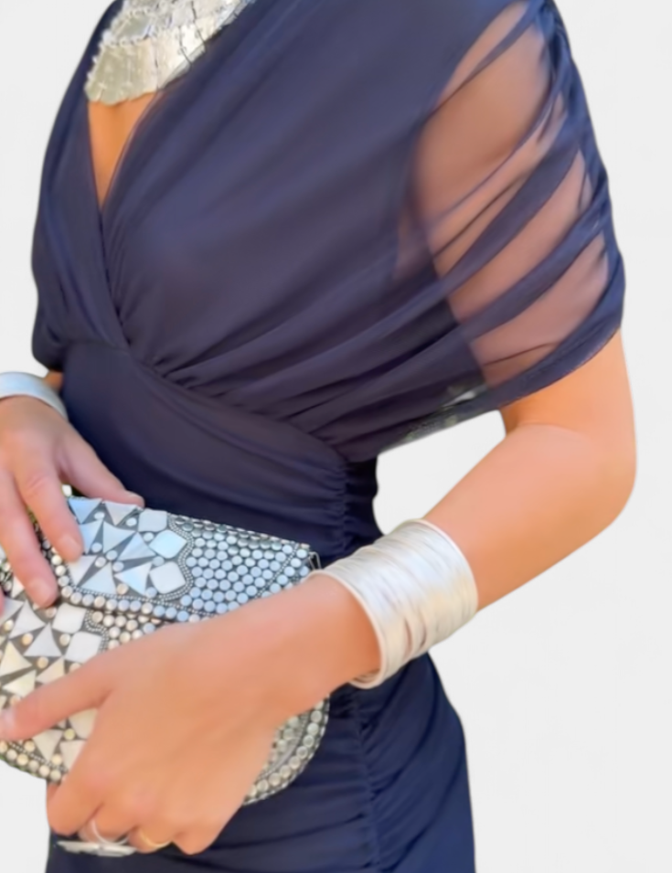 Luana - Vestido elegante com decote em V