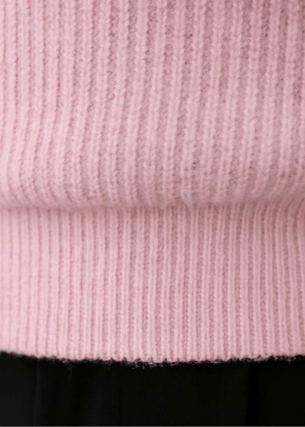 Suéter de Tricô Rosa Claro com Gola Alta – Estilo Confortável e Sofisticado