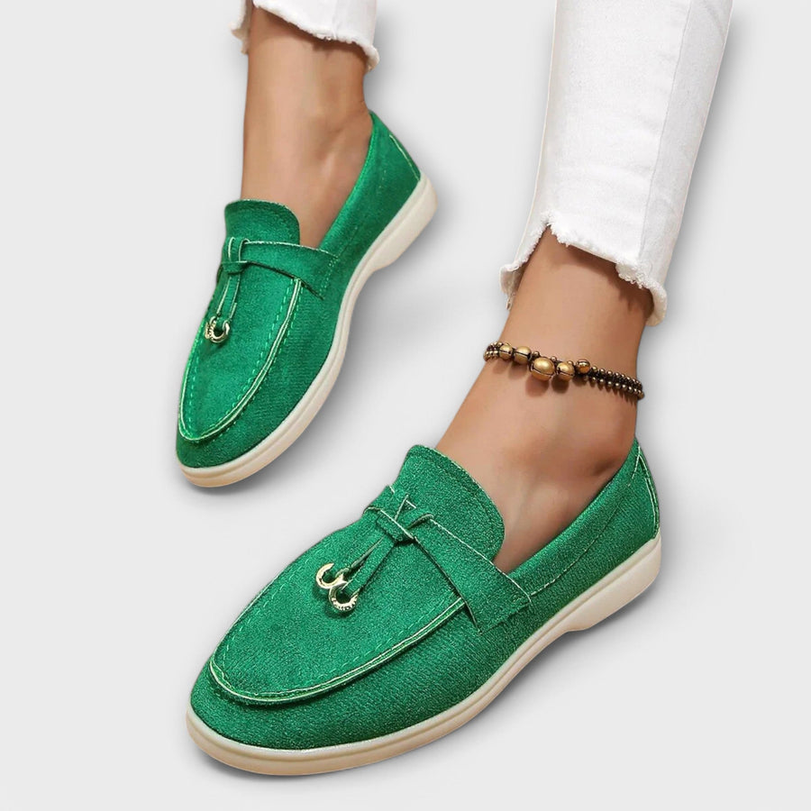 Mocassins Femininos Beiges com Cordão Decorativo