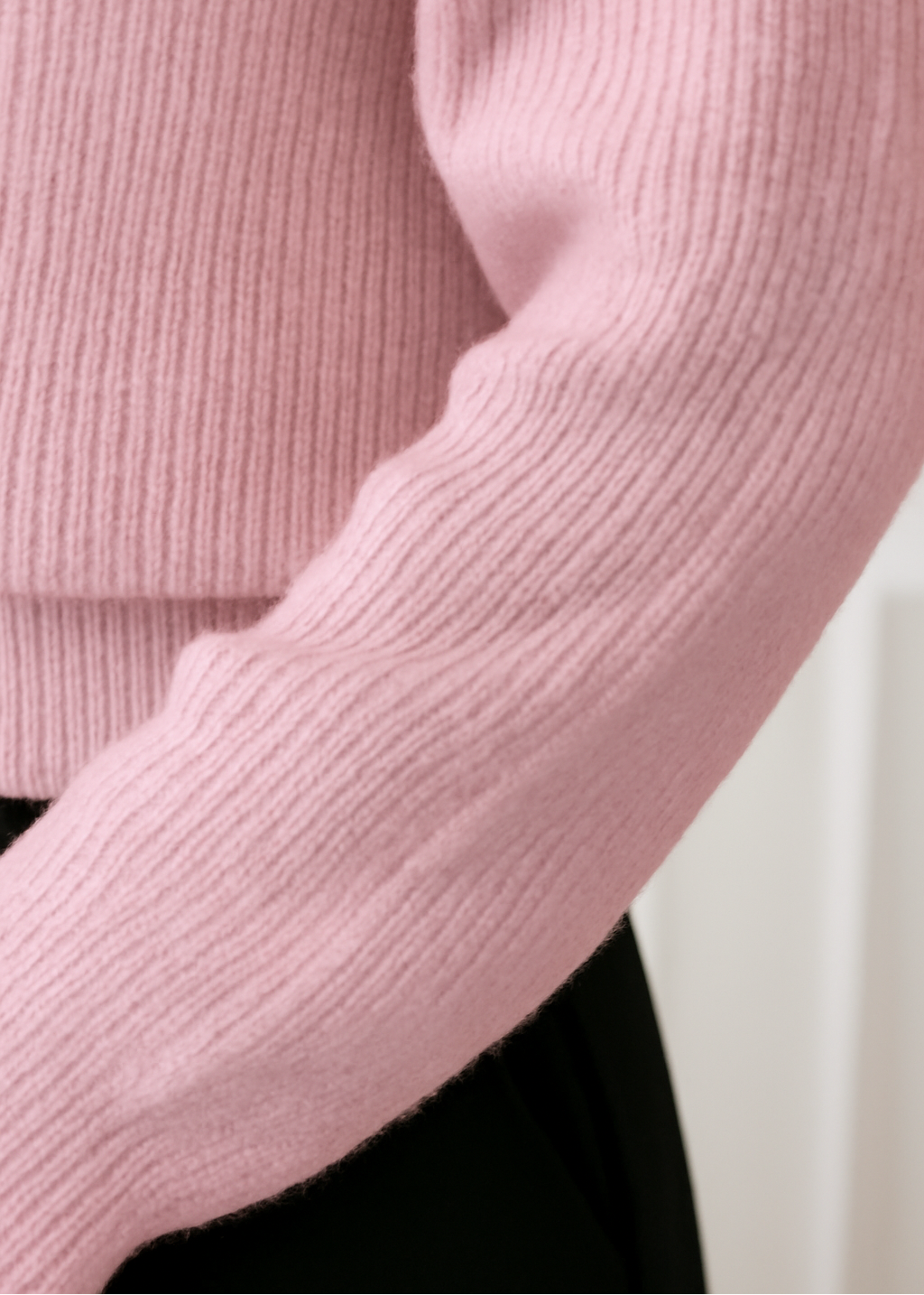 Suéter de Tricô Rosa Claro com Gola Alta – Estilo Confortável e Sofisticado