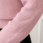 Suéter de Tricô Rosa Claro com Gola Alta – Estilo Confortável e Sofisticado