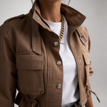 Casaco Utility Moderno com Bolsos Frontais