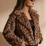 Casaco Peludo Leopard Chic Feminino