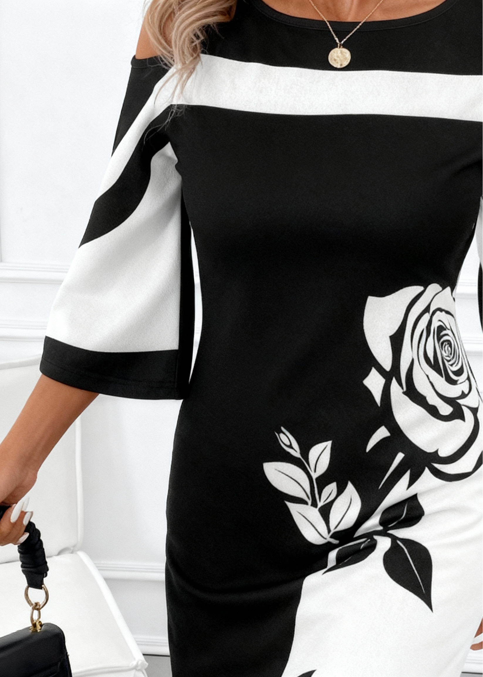 Vestido Elegante com Detalhe Floral, Design Moderno e Sofisticado
