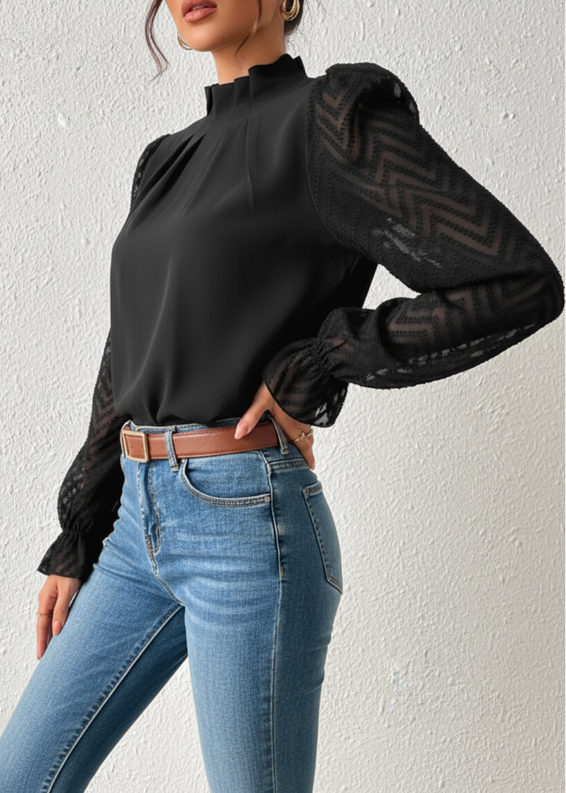 Blusa Preta Elegante com Mangas Longas em Tule e Detalhes Plissados