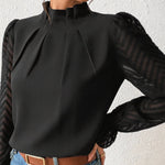 Blusa Preta Elegante com Mangas Longas em Tule e Detalhes Plissados