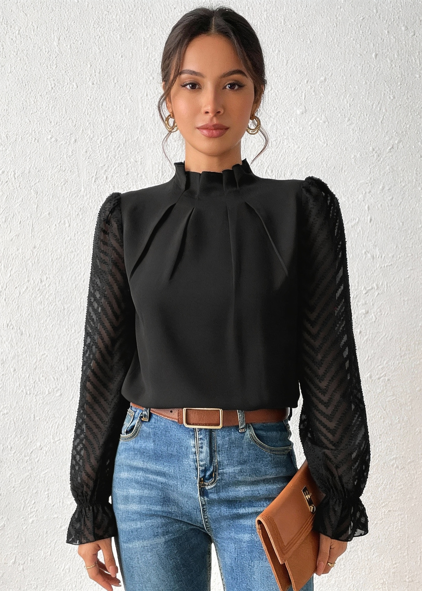 Blusa Preta Elegante com Mangas Longas em Tule e Detalhes Plissados