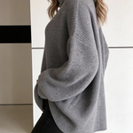 Suéter Oversized Cinza com Gola Alta e Manga Longa