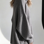 Suéter Oversized Cinza com Gola Alta e Manga Longa
