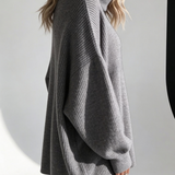 Suéter Oversized Cinza com Gola Alta e Manga Longa