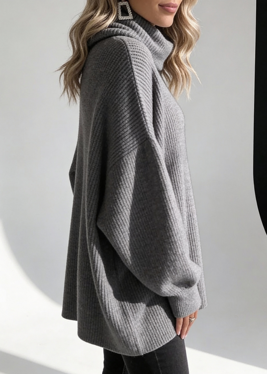 Suéter Oversized Cinza com Gola Alta e Manga Longa