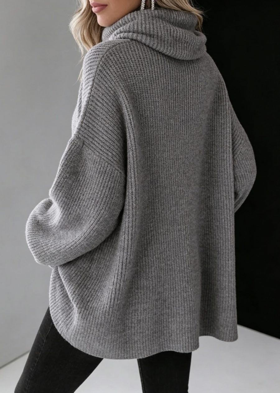 Suéter Oversized Cinza com Gola Alta e Manga Longa