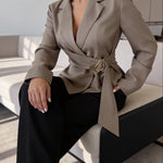 Blazer Feminino com Cinto e Detalhes Dourados