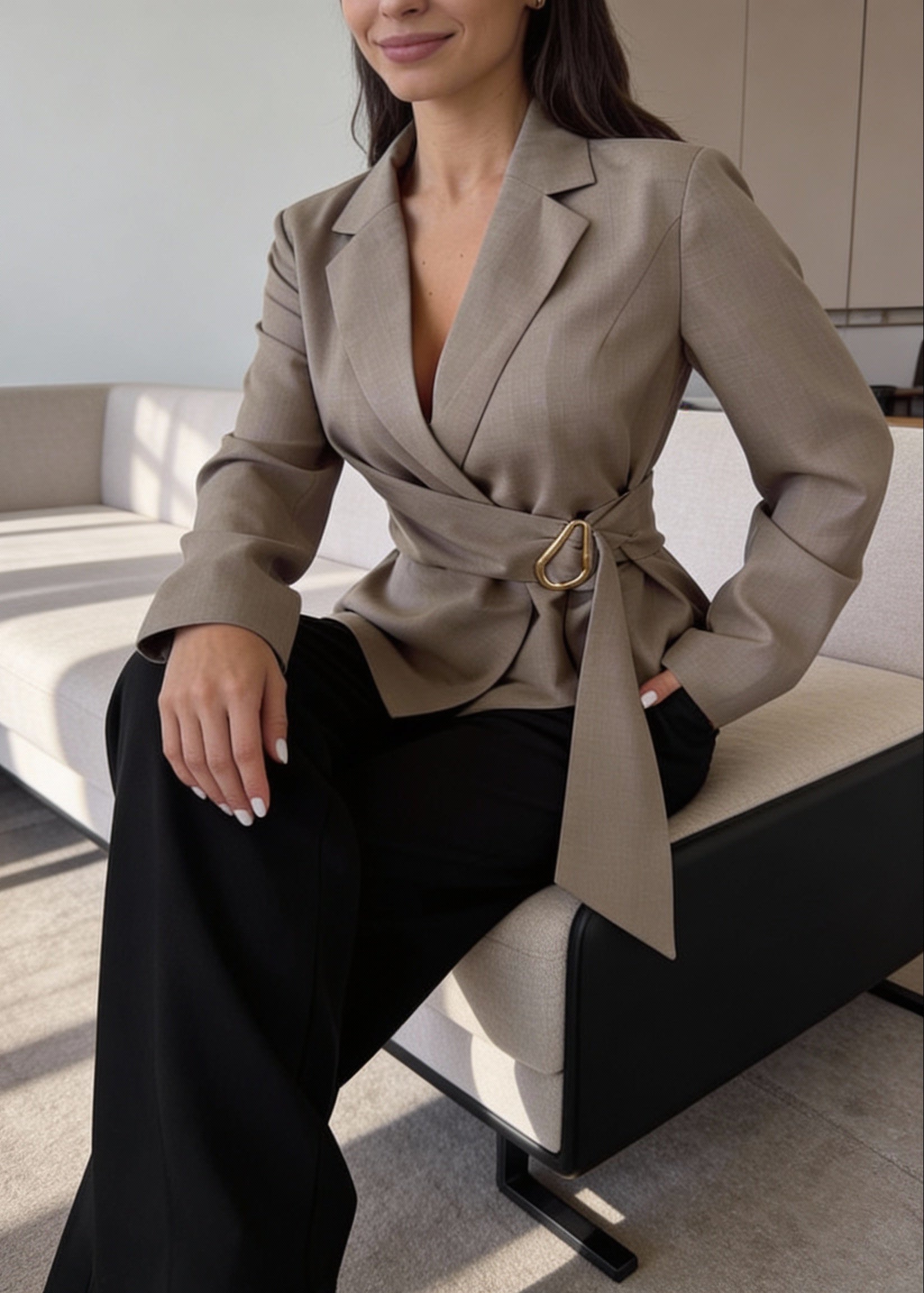 Blazer Feminino com Cinto e Detalhes Dourados