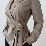 Blazer Feminino com Cinto e Detalhes Dourados