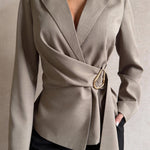 Blazer Feminino com Cinto e Detalhes Dourados