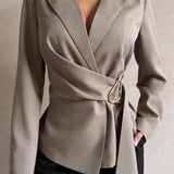 Blazer Feminino com Cinto e Detalhes Dourados