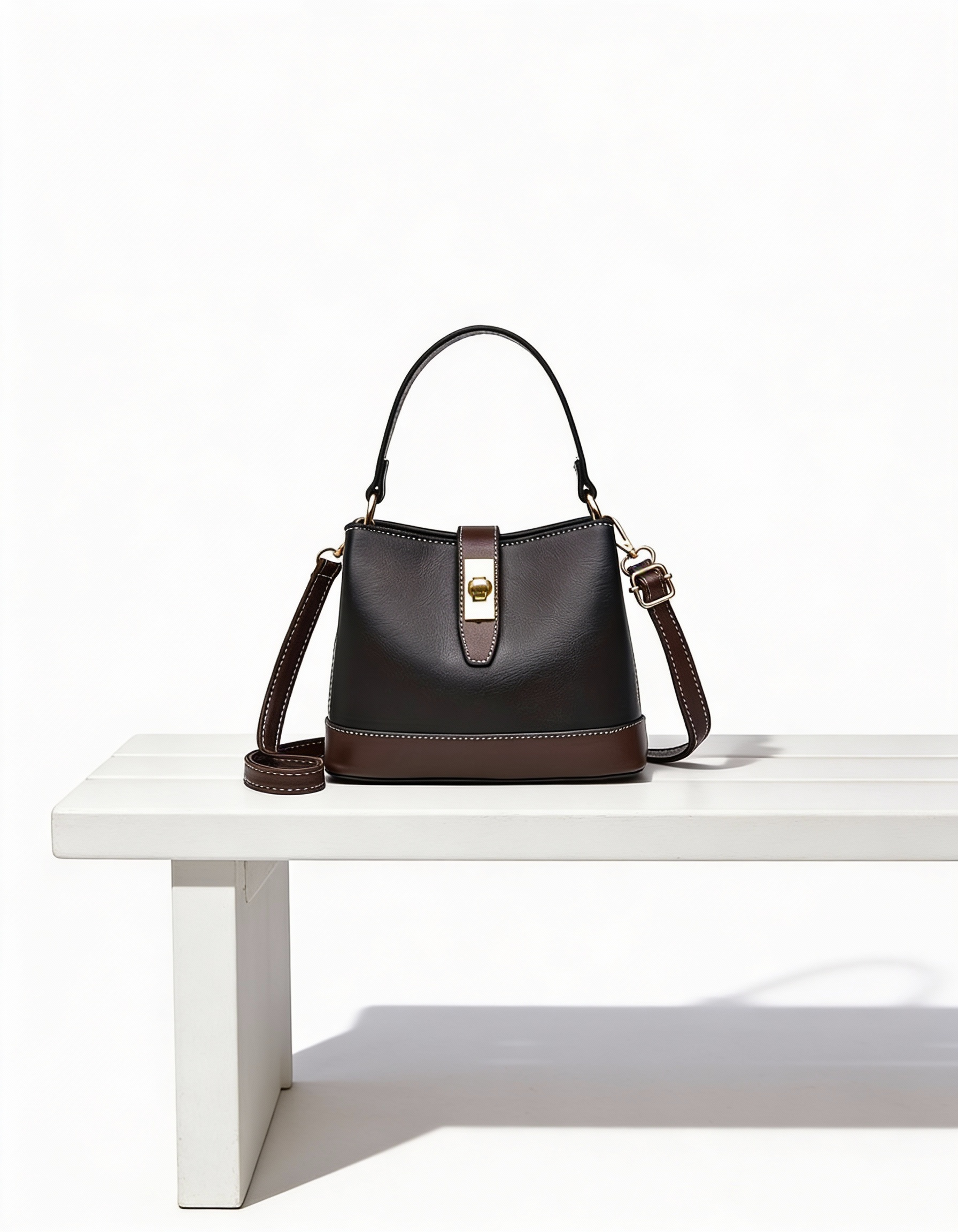Mala Bucket Elegante com Fecho Metálico