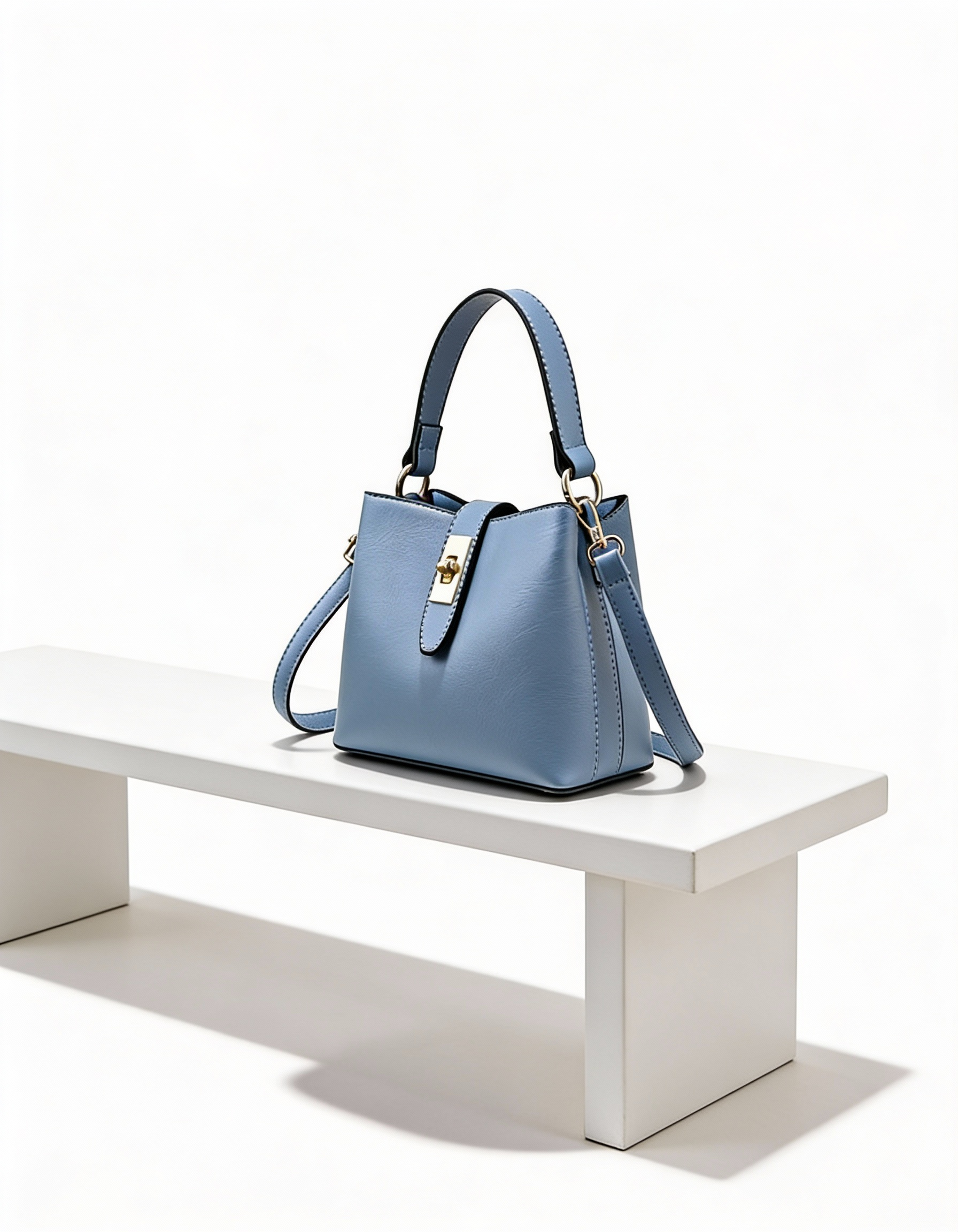 Mala Bucket Elegante com Fecho Metálico