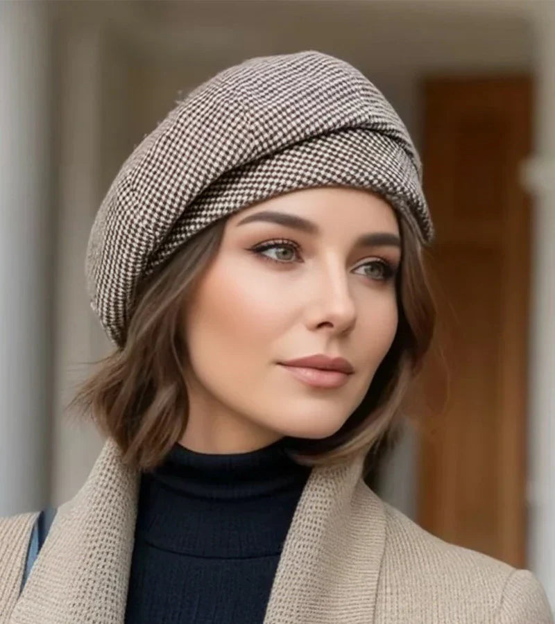 Clara | Conjunto de béret parisiense: a elegância intemporal que complementa qualquer look.