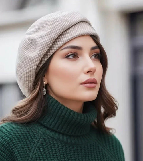 Clara | Conjunto de béret parisiense: a elegância intemporal que complementa qualquer look.