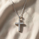 Colar de Cruz Moissanite
